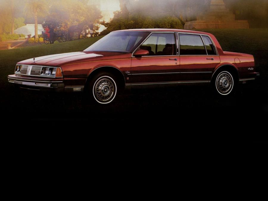  Oldsmobile Ninety-Eight Regency Sedan 1985 года  (фото 3 из 4)